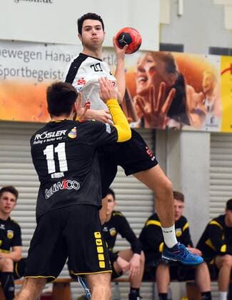 28.01.2018, xpsx, Handball A-Jugend 1.Bundesliga, HSG Hanau - HC 2000 Coburg v.l. Louis Korn (Coburg), Fabian Yazdi (Hanau) Hanau Hessen Deutschland