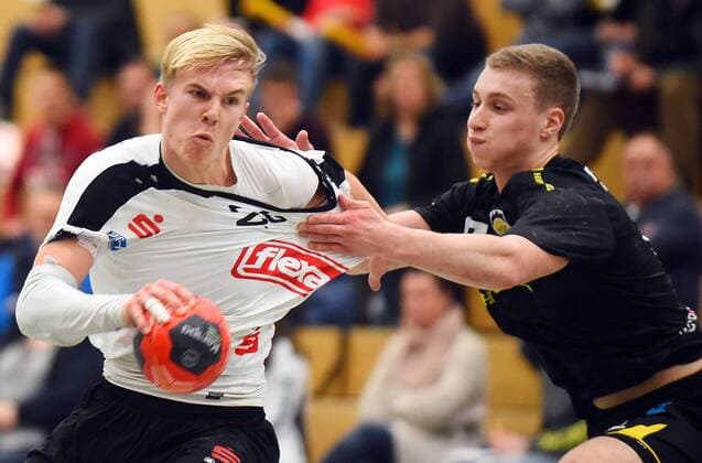 28.01.2018, xpsx, Handball A-Jugend 1.Bundesliga, HSG Hanau - HC 2000 Coburg v.l. Lukas Schmitt (Hanau), Jonas Walter (Coburg) Hanau Hessen Deutschland