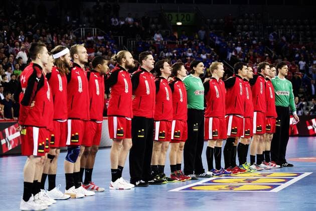 180128 Danmarks spelare star uppställda inför bronsmatchen mellan Danmark och Frankrike under Handbolls-EM 2018 den 28 januari 2018 i Zagreb. Copyright: FREDRIKxVARFJELL BB180128FV003