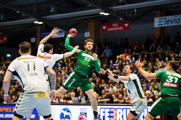 Handball Arena Jena am 28.1.18 Testspiel DHjK Leipzig vs Füchse Berlin Dhfk Leipzig Spieler Tobias Rivesjö beim Wurf. Sparkassen Arena Jena