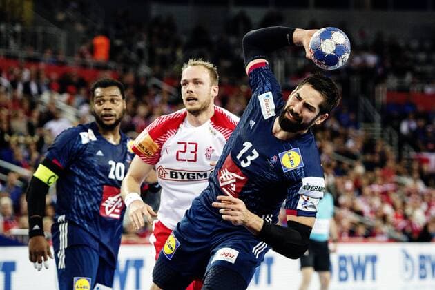 180128 Frankrikes Nikola Karabatic skjuter under bronsmatchen mellan Danmark och Frankrike under Handbolls-EM 2018 den 28 januari 2018 i Zagreb. Copyright: FREDRIKxVARFJELL BB180128FV027
