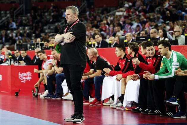 180128 Danmarks förbundskapten Nikolaj Jacobsen deppar under bronsmatchen mellan Danmark och Frankrike under Handbolls-EM 2018 den 28 januari 2018 i Zagreb. Copyright: FREDRIKxVARFJELL BB180128FV044