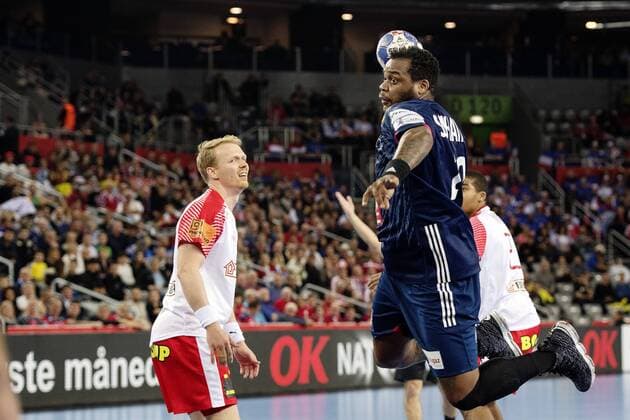 180128 Frankrikes Cedric Sorhaindo skjuter under bronsmatchen mellan Danmark och Frankrike under Handbolls-EM 2018 den 28 januari 2018 i Zagreb. Copyright: FREDRIKxVARFJELL BB180128FV045