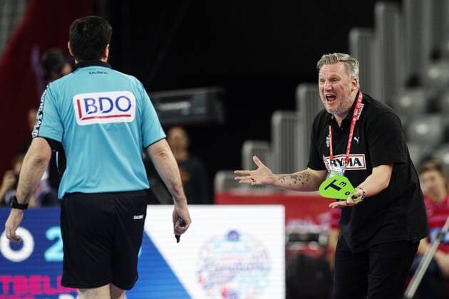 180128 Danmarks förbundskapten Nikolaj Jacobsen reagerar mot en domare under bronsmatchen mellan Danmark och Frankrike under Handbolls-EM 2018 den 28 januari 2018 i Zagreb. Copyright: FREDRIKxVARFJELL BB180128FV059