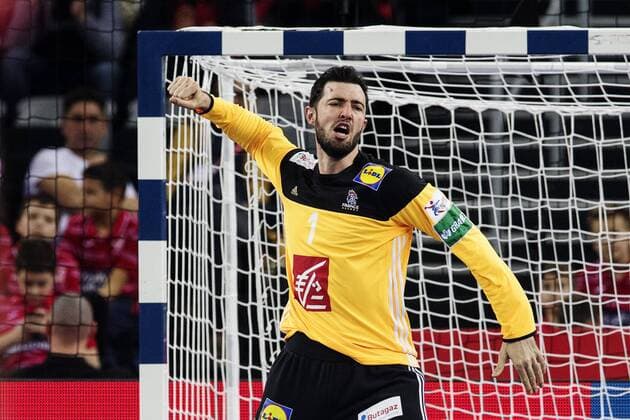 180128 Frankrikes malvakt Cyril Dumoulin jublar under bronsmatchen mellan Danmark och Frankrike under Handbolls-EM 2018 den 28 januari 2018 i Zagreb. Copyright: FREDRIKxVARFJELL BB180128FV063