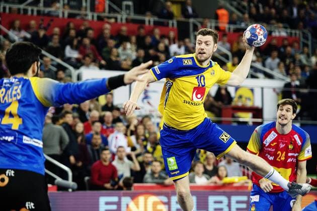180128 Sveriges Niclas Ekberg skjuter mot Spaniens Rodrigo Corrales Rodal under finalen mellan Sverige och Spanien under Handbolls-EM 2018 den 28 januari 2018 i Zagreb. Copyright: FREDRIKxVARFJELL BB180128FV087