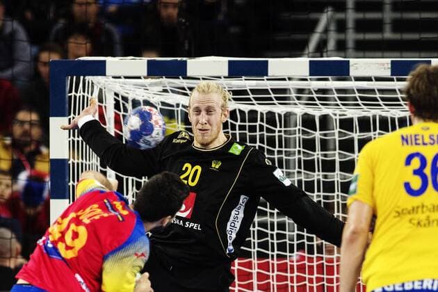 180128 Spaniens Ferran Sole Sala gör mal pa Sveriges malvakt Mikael Appelgren under finalen mellan Sverige och Spanien under Handbolls-EM 2018 den 28 januari 2018 i Zagreb. Copyright: FREDRIKxVARFJELL BB180128FV110