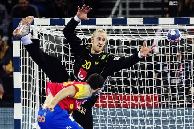 Bilder des Tages - SPORT 180128 Spaniens Ferran Sole Sala gör mal pa Sveriges malvakt Mikael Appelgren under finalen mellan Sverige och Spanien under Handbolls-EM 2018 den 28 januari 2018 i Zagreb. Copyright: FREDRIKxVARFJELL BB180128FV115