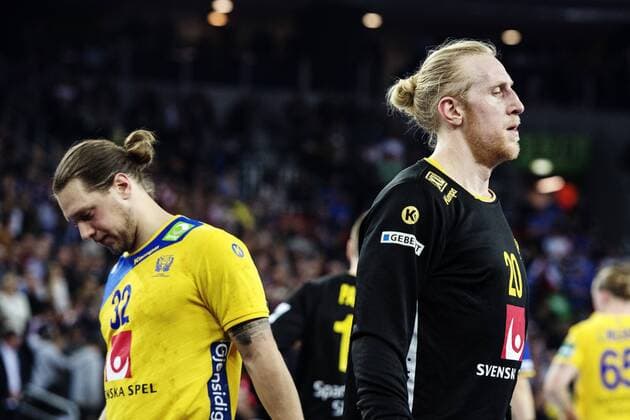 180128 Sveriges Mattias Zachrisson och malvakt Mikael Appelgren deppar efter förlusten i finalen mellan Sverige och Spanien under Handbolls-EM 2018 den 28 januari 2018 i Zagreb. Copyright: FREDRIKxVARFJELL BB180128FV159