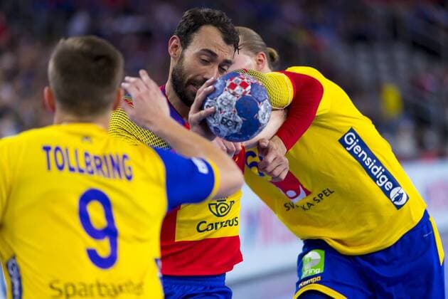 Daniel Sarmiento (Nr. 11, Spanien) gegen Jerry Tollbring (Nr. 9, Schweden) und Lukas Nilsson (Nr. 65, Schweden). Spanien - Schweden, Finale, Handball, EHF Euro 2018, 28.01.18 Zagreb Zagreb Croatia Arena Zagreb Copyright: xAgentur54Gradx xFelixxKoenigx