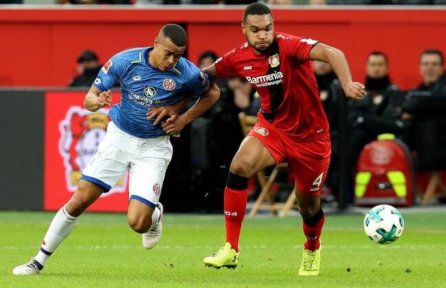 (180129) -- LEVERKUSEN, Jan. 29, 2018 -- Jonathan Tah (R) of Bayer Leverkusen vies with Robin Quaison of FSV Mainz during the German Bundesliga match between Bayer 04 Leverkusen and 1.FSV Mainz 05, in Leverkusen, Germany, Jan. 28, 2018. Bayer 04 Leverkusen won 2-0. ) (SP)GERMANY-LEVERKUSEN-SOCCER-BUNDESLIGA-B04 VS M05 JoachimxBywaletz 