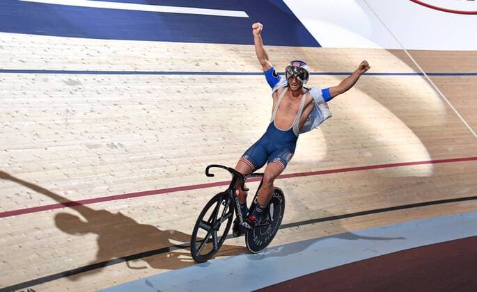 Themen der Woche - SPORT Bilder des Tages - SPORT Nate Koch (USA), gewinnt das Keirin Finale 107. Berliner Sechstagerennen, Six Day Berlin, 6-Tagerennen, Sechstagerennen, Radsport, sixdays Berlin, 29.1.2018 Velodrom *** Nate Koch USA wins the Keirin final 107 Berlin six days Six Day Berlin 6 day race six days cycling sixdays Berlin 29 1 2018 velodrome