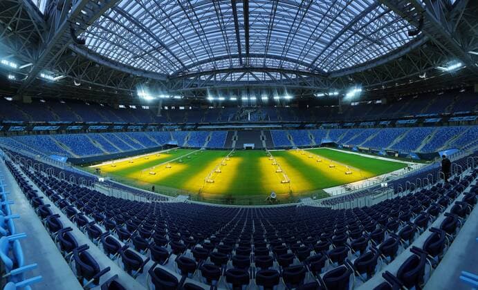 Themen der Woche - SPORT Bilder des Tages - SPORT ST PETERSBURG, RUSSIA â€“ JANUARY 30, 2018: Lamps enhancing grass growth on the pitch of Saint Petersburg Stadium, a venue for 2018 FIFA World Cup WM Weltmeisterschaft Fussball matches. Peter Kovalev TASS  TS071829
