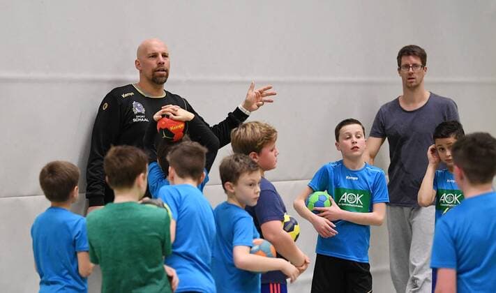 Handball 30.01.2018 DHB Sportdirektor und E-Jugend Trainer bei der Spvgg Moessingen Axel Kromer (li) und Markus Gaugisch (re) beim Training Moessingen