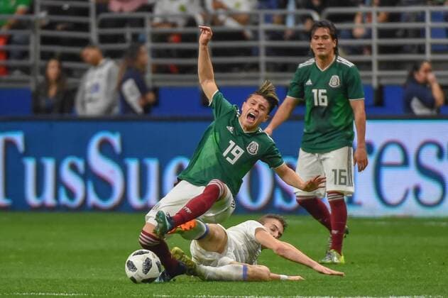 SAN ANTONIO, TX - JANUARY 31: Mexico midfielder Jonathan Gonzalez (19) is knocked off the ball during second half action during the soccer match between Mexico and Bosnia & Herzegovina on January 31, 2018 at the Alamodome in San Antonio, Texas. (Photo by Ken Murray Icon Sportswire) SOCCER: JAN 31 Mexico v Bosnia & Herzegovina Icon180131017 EDITORIAL USE ONLY
