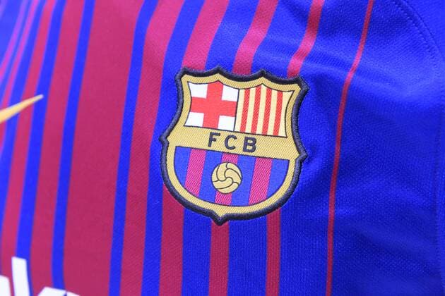 31.01.2018, ISPO München 2018, Internationale Sportartikelmesse München, in der Neuen Messe München, Ein NIKE-Trikot von FC Barcelona Barca (Spanien) mit dem Logo des Vereins.