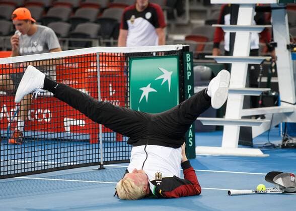 Themen der Woche - SPORT Bilder des Tages - SPORT BORIS BECKER macht Stretch Uebungen auf dem Platz, Tennis - Davis Cup 2018 - ITF Davis Cup - Pat Rafter Arena - Brisbane - - Australia - 1 February 2018. Â *** BORIS BECKER makes stretch exercises on the square tennis Davis Cup 2018 ITF Davis Cup Pat Rafter arena Brisbane Australia 1 February 2018 Â Copyright: xJuergenxHasenkopfx
