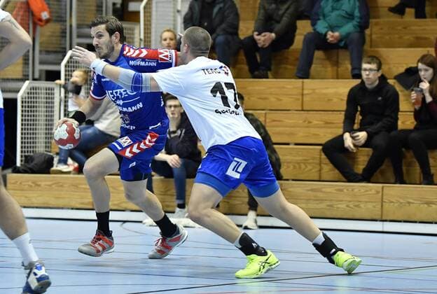 01.02.2018 - Handball - Saison 2017 2018 - Testspiel - Freundschaftsspiel : HC Erlangen HCE - ThSV Eisenach - - Michael Haaß Haass (13, HC Erlangen HCE ) Marcel Schliedermann (17, ThSV Eisenach , rechts )