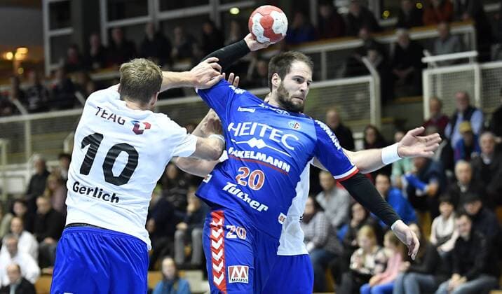 01.02.2018 - Handball - Saison 2017 2018 - Testspiel - Freundschaftsspiel : HC Erlangen HCE - ThSV Eisenach - - Matthias Gerlich (10, ThSV Eisenach ) Nico Büdel (20, HC Erlangen , rechts )