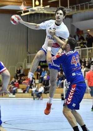 01.02.2018 - Handball - Saison 2017 2018 - Testspiel - Freundschaftsspiel : HC Erlangen HCE - ThSV Eisenach - - Marcel Popa (30, ThSV Eisenach ) Jonas Thümmler Thuemmler (46, HC Erlangen HCE )