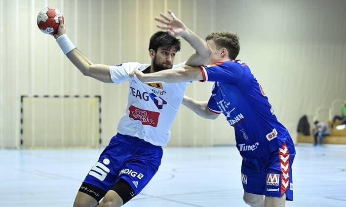 01.02.2018 - Handball - Saison 2017 2018 - Testspiel - Freundschaftsspiel : HC Erlangen HCE - ThSV Eisenach - - Ibai Meoki Etxebeste (7, ThSV Eisenach ) Christopher Bissel (21, HC Erlangen HCE )