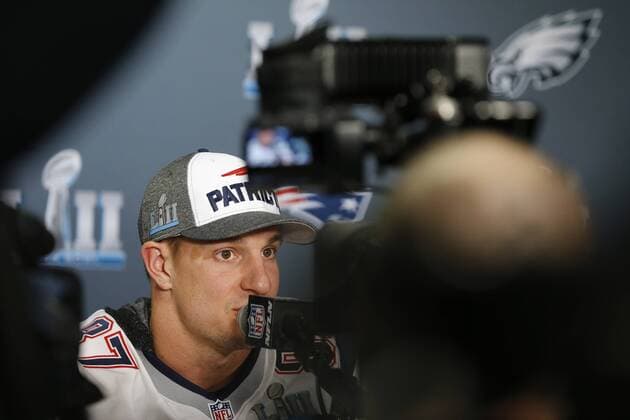February 01, 2018 New England Patriots tight end Rob Gronkowski (87) speaks to the media during Super Bowl LII media availability at Mall of America in Bloomington, Minnesota. The New England Patriots will face the Philadelphia Eagles in Super Bowl LII on February 4th in Minneapolis, MN. CSM NFL American Football Herren USA 2018: Super Bowl LII - New England Patriots Media Availability FEB 01 - ZUMAc04_ 20180201_zaf_c04_066 Copyright: xCharlesxBausx
