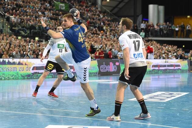 Handball, Herren, 1. Bundesliga, Saison 2017 18, All-Star Spiel, Nationalmannschaft - HBL Weltauswahl, Kresimir Kozina (FRISCH AUF! Göppingen), Steffen Weinhold (Nr. 17, Deutschland), 02.02.18, Copyright: xMichaelxHundtx xMatthiasxKochx