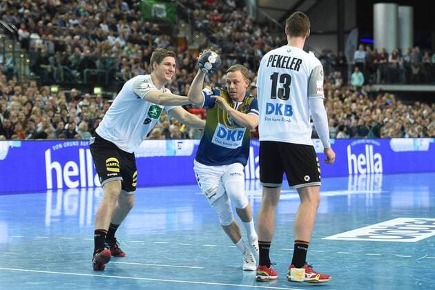 Handball, Herren, 1. Bundesliga, Saison 2017 18, All-Star Spiel, Nationalmannschaft - HBL Weltauswahl, Finn Lemke (Nr. 6, Deutschland), Morten Olsen (TSV Hannover-Burgdorf), Hendrik Pekeler (Nr. 13, Deutschland), 02.02.18, Copyright: xMichaelxHundtx xMatthiasxKochx