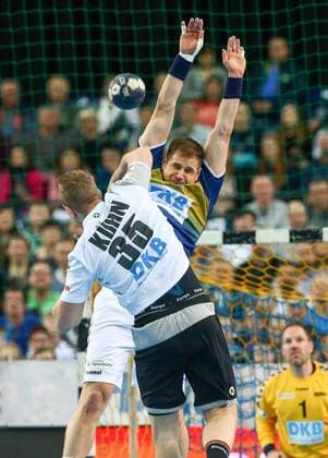 DHB All Star Game Handball Leipzig, 02.02.2018, Arena Leipzig, Handball, DHB All Star Game 2018 , Im Bild v.l.: Julius Kühn Kuehn (Deutschland) und Kresimir Kozina (All Stars) ,