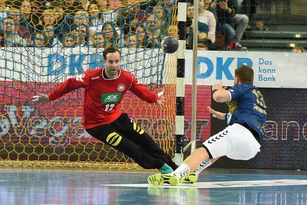 Handball, Herren, 1. Bundesliga, Saison 2017 18, All-Star Spiel, Nationalmannschaft - HBL Weltauswahl, TW Silvio Heinevetter (Nr. 12, Deutschland), Christoph Theuerkauf (TBV Lemgo), 02.02.18, Copyright: xMichaelxHundtx xMatthiasxKochx