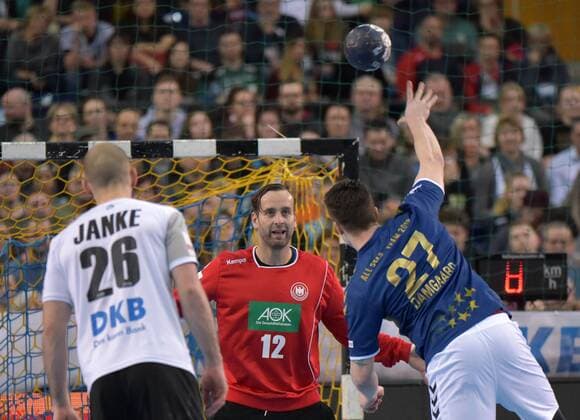 Torwart Silvio Heinevetter gegen Michael Damgaard (All Star 27) beim All Star Game 2018 im Handball - Deutsche Nationalmannschaft gegen Bundesliga-Auswahl am 02.02.2018 in Leipzig (Sachsen). Leipzig Copyright: xEIBNER ChristianxModlax EP_CMA