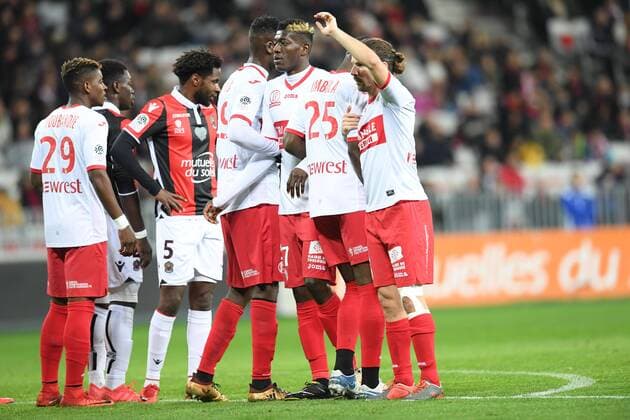 Fußball, OGC Nizza - FC Toulouse 17 Ibrahim SANGARE (tfc) - 04 Yannick CAHUZAC (tfc) - COUP FRANC FOOTBALL : Nice vs Toulouse - Ligue 1 Conforama - 03 02 2018 FEP Panoramic 