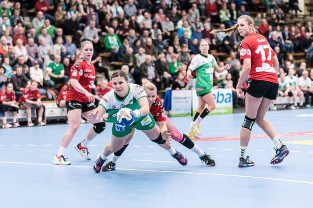 Petra Adamkova (Frisch Auf Goeppingen 21), Celine Michielsen (HSG Blomberg-Lippe 15), FRISCH AUF Goeppingen gegen HSG Blomberg-Lippe, Handball, 1. Bundesliga, Frauen, 03.02.2018, Goeppingen Copyright: xEIBNER WolfgangxFrankx EP_WFK