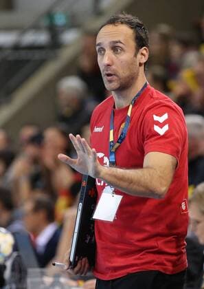 04.02.2018, Deutschland, Ludwigsburg, Deutschland, Handball Chamions League Frauen, Saison 2017 2018 SG BBM Bietigheim vs. Vardar Skopje: Skopje Trainer Roberto Garcia Parrondo