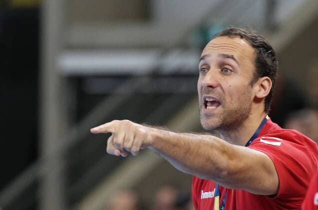04.02.2018, Deutschland, Ludwigsburg, Deutschland, Handball Chamions League Frauen, Saison 2017 2018 SG BBM Bietigheim vs. Vardar Skopje: Skopje Trainer Roberto Garcia Parrondo