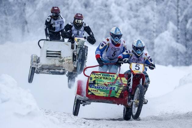 Themen der Woche - SPORT Bilder des Tages - SPORT MOSCOW REGION, RUSSIA â€“ FEBRUARY 4, 2018: Riders on a motorcycle with a sidecar compete in the Valery Chkalov Cup motocross race at an off-road circuit in the town of Mytishchi. Sergei Savostyanov TASS  TS07242A