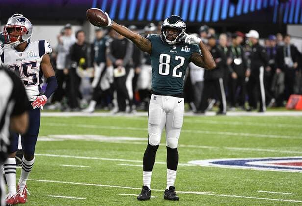 Bilder des Tages - SPORT Philadelphia Eagles wide receiver Torrey Smith (82) celebrates a first down during the first half of Super Bowl LII at U.S. Bank Stadium in Minneapolis, Minnesota on February 4, 2018. The Eagles will be seeking their first title while the Patriots will be after their sixth Super Bowl win.  SBP20180204808 BRIANxKERSEY