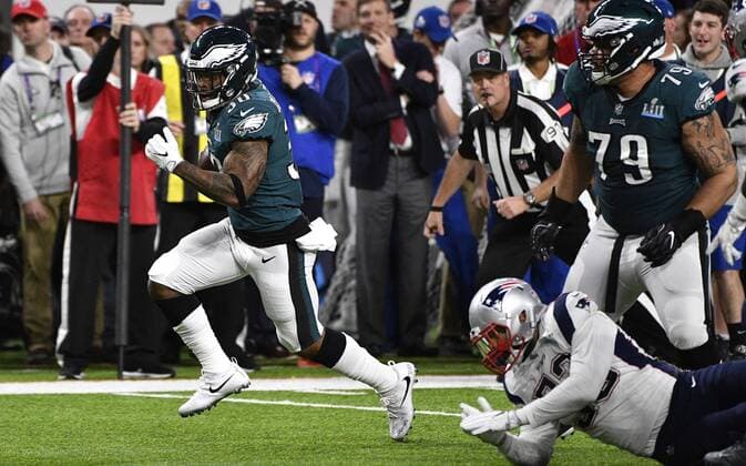 Philadelphia Eagles running back Corey Clement (30) breaks away for a long run during Super Bowl LII at U.S. Bank Stadium in Minneapolis, Minnesota on February 4, 2018. The Eagles will be seeking their first title while the Patriots will be after their sixth Super Bowl win.  SBP20180204811 BRIANxKERSEY