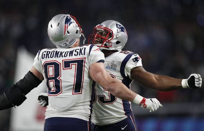 February 4, 2018 - Minneapolis, MN, U.S.A - New England Patriots tight ends Rob Gronkowski (87) and Dwayne Allen (83) celebrated after Gronkowski s fourth-quarter touchdown catch in Super Bowl LII....... ¢ Carlos. Gonzalez@startribune.com....The New England Patriots met the Philadelphia Eagles in Super Bowl LII Sunday evening, February 4, 2017 at U.S. Bank Stadium in Minneapolis. NFL American Football Herren USA 2018: Super Bowl LII - ZUMAm42_ 20180204_zaf_m42_051 Copyright: xCarlosxGonzalezx