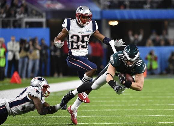 Philadelphia Eagles tight end Zach Ertz (86) makes a diving catch in front of New England Patriots cornerback Eric Rowe (25) during the third quarter of Super Bowl LII at U.S. Bank Stadium in Minneapolis, Minnesota on February 4, 2018. The Eagles will be seeking their first title while the Patriots will be after their sixth Super Bowl win.  SBP20180204848 BRIANxKERSEY
