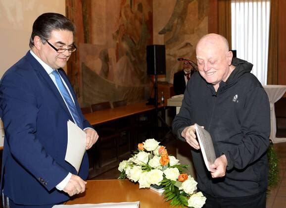 Deutschland, Aschaffenburg, Rathaus, 05.02.2018, Empfang fuer 40 Jahre Handball-Weltmeister von 1978 Bild: v. lk. Oberbürgermeister Klaus Herzog und Trainer Vlado Stenzel Copyright: HMBxMedia xHeikoxBecker