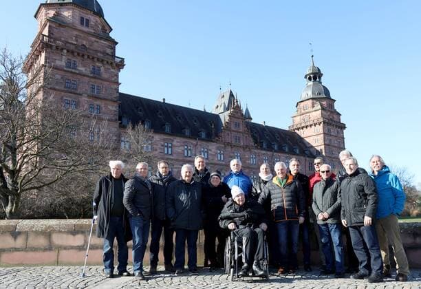 Deutschland, Aschaffenburg, Rathaus, 05.02.2018, Empfang fuer 40 Jahre Handball-Weltmeister von 1978 Bild: Die Handball-Weltmeister von 1978 v. lk. Manfred Hofmann, Jürgen Söhngen, Rudolf Spengler, Manfred Freisler, Gerd Rosendahl, Kurt Klühspies, Vlado Stenzel, Claus Hormel, Heinz Jacobsen, Joachim Deckarm, Heiner Brand, Horst Spengler, Dieter Waltke, Claus Fey und Arnulf Meffle Copyright: HMBxMedia xHeikoxBecker