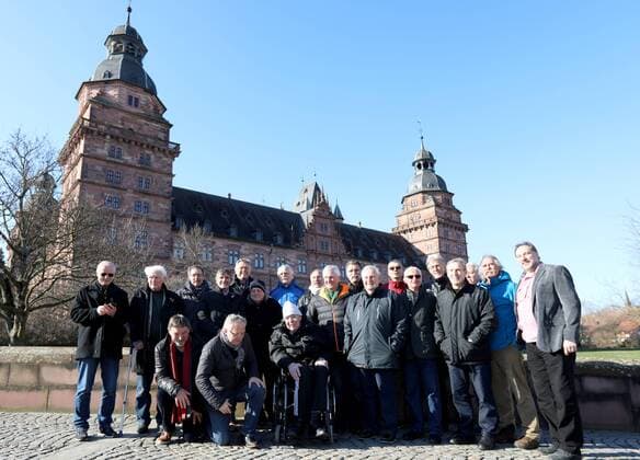 Deutschland, Aschaffenburg, Rathaus, 05.02.2018, Empfang fuer 40 Jahre Handball-Weltmeister von 1978 Bild: Die Handball-Weltmeister von 1978 vor dem Schloss Johannisburg in Aschaffenburg Copyright: HMBxMedia xHeikoxBecker