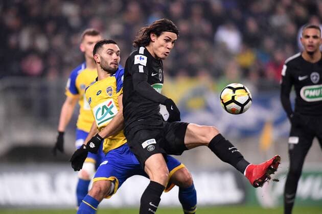 09 EDINSON CAVANI (psg) - 12 OGIER Florent (soc) FOOTBALL : Sochaux vs Paris SG - Coupe de France - 06 02 2018 AnthonyBIBARD FEP Panoramic 
