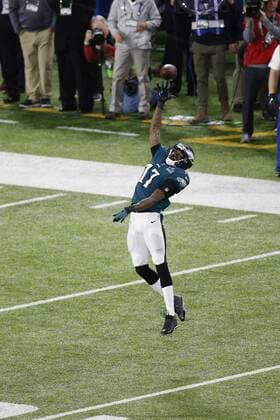 February 04, 2018 Philadelphia Eagles wide receiver Alshon Jeffery (17) attempts to make a catch during Super Bowl LII between the Philadelphia Eagles and New England Patriots at U.S. Bank Stadium in Minneapolis, MN. CSM NFL American Football Herren USA 2018: Super Bowl LII FEB 04 - ZUMAc04_ 20180204_zaf_c04_348 Copyright: xCharlesxBausx