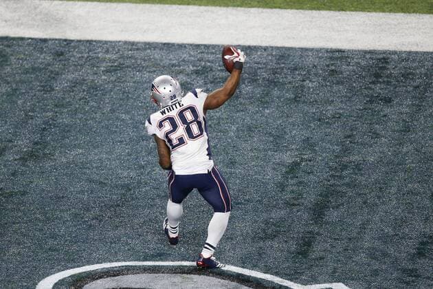 February 04, 2018 New England Patriots running back James White (28) celebrates after scoring a touchdown during Super Bowl LII between the Philadelphia Eagles and New England Patriots at U.S. Bank Stadium in Minneapolis, MN. CSM NFL American Football Herren USA 2018: Super Bowl LII FEB 04 - ZUMAc04_ 20180204_zaf_c04_372 Copyright: xCharlesxBausx