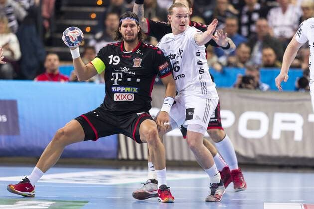 Laszlo Nagy (Nr. 19, Telekom Veszprem) gegen Lukas Nilsson (Nr. 65, THW Kiel). THW Kiel vs Telekom Veszprem HC, Handball, EHF Champions League, 07.02.18 Kiel Schleswig-Holstein Germany Sparkassen-Arena Copyright: xAgentur54Gradx xFelixxKoenigx