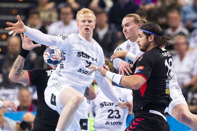 Laszlo Nagy (Nr. 19, Telekom Veszprem) gegen Sebastian Firnhaber (Nr. 9, THW Kiel) und Lukas Nilsson (Nr. 65, THW Kiel). THW Kiel vs Telekom Veszprem HC, Handball, EHF Champions League, 07.02.18 Kiel Schleswig-Holstein Germany Sparkassen-Arena Copyright: xAgentur54Gradx xFelixxKoenigx