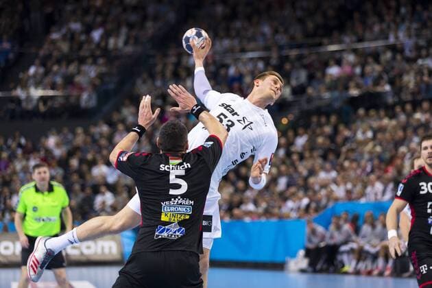 Nikola Bilyk (Nr. 53, THW Kiel) gegen Istvan Timuzsin Schuch (Nr. 5, Telekom Veszprem). THW Kiel vs Telekom Veszprem HC, Handball, EHF Champions League, 07.02.18 Kiel Schleswig-Holstein Germany Sparkassen-Arena Copyright: xAgentur54Gradx xFelixxKoenigx