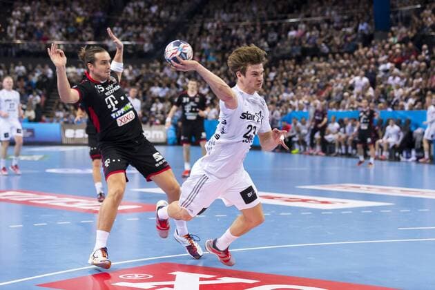 Rune Dahmke (Nr. 23, THW Kiel) gegen Kent Robin Toennesen (Nr. 15, Telekom Veszprem) im Konter. THW Kiel vs Telekom Veszprem HC, Handball, EHF Champions League, 07.02.18 Kiel Schleswig-Holstein Germany Sparkassen-Arena Copyright: xAgentur54Gradx xFelixxKoenigx